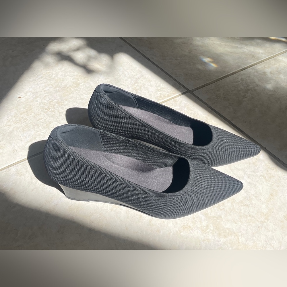 Ammicci Black Pointed-Toe Pumps — Size 12